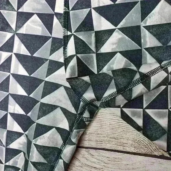 Nike dri fit black gray geometric leggings large - Picture 4 of 9